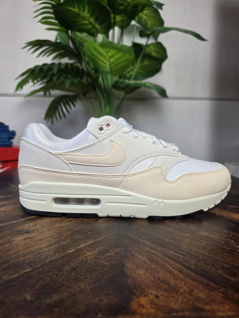 Nike Air Max 1 Guava Ice maat 43, Beige, Nike, Nieuw, Ophalen of Verzenden
