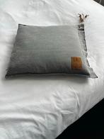 Twee grijze sierkussens van Knit Factory, Ophalen of Verzenden, Gebruikt, Grijs, Vierkant