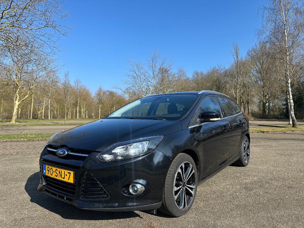 Ford Focus 1.6EcoBoost Titanium|NL auto|APK 01-2027|Trekhaak, Auto's, Zwart, 4 cilinders, Zwart, Origineel Nederlands