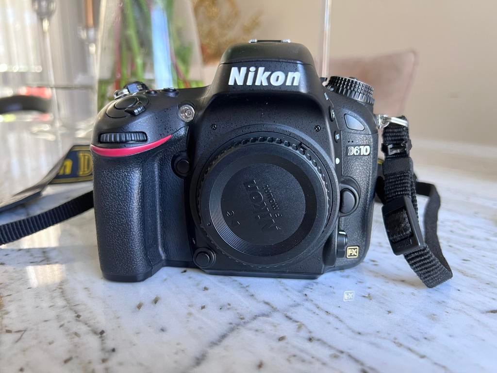 Nikon D610 Body + oplader - ZGAN, Spiegelreflex, Ophalen of Verzenden, Zo goed als nieuw, Nikon