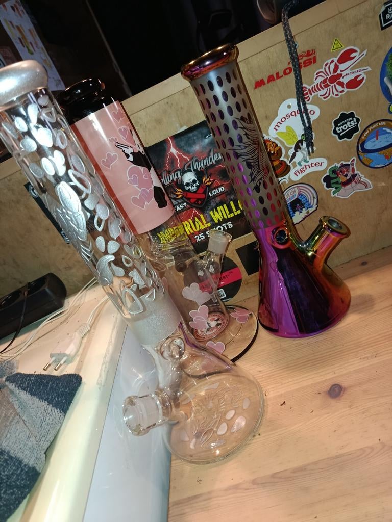 Bongs, Ophalen