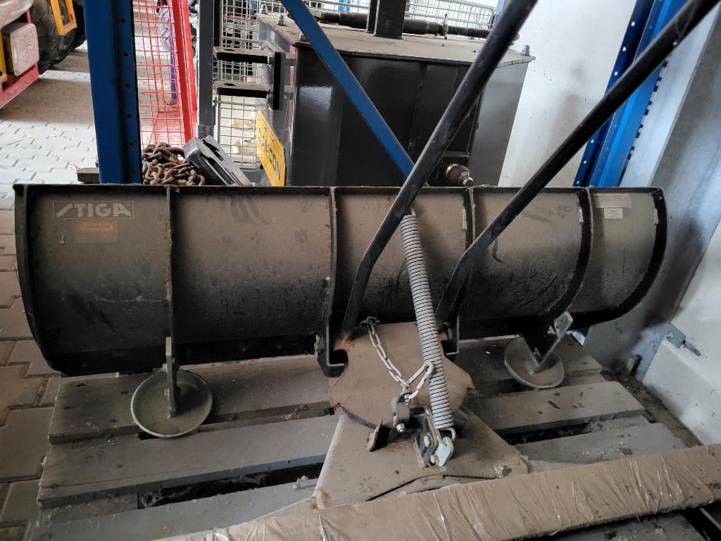 Sneeuwschuif Stiga, Ophalen, Gebruikt, STIGA, Benzine-grasmaaier