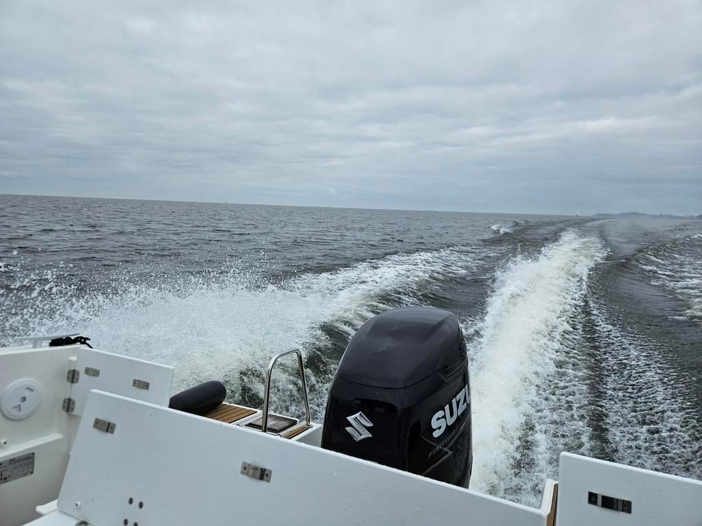 Jeanneau Merry Fisher 795 | 250pk Suzuki | ALS NIEUW | LEZEN, Watersport en Boten, 50 pk of meer, Ophalen of Verzenden, Zo goed als nieuw