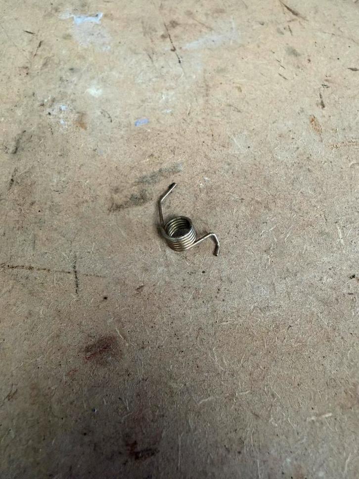 Gilera runner tankklep veer 50cc 125cc 180cc, Motoren, Tuning en Styling, Ophalen of Verzenden