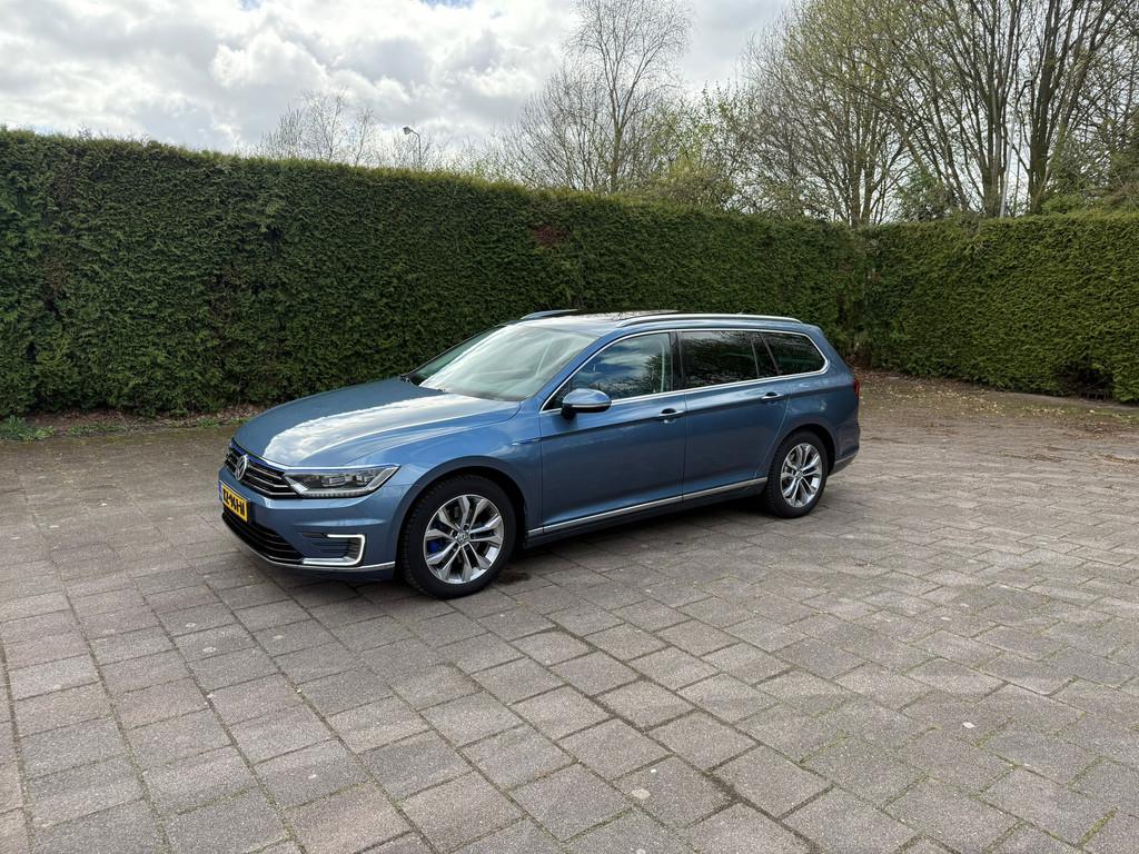Volkswagen Passat Variant 1.4 TSI GTE Connected Series Plus, Auto's, Volkswagen, Adaptive Cruise Control, Gebruikt, Blauw, Hybride Elektrisch/Benzine