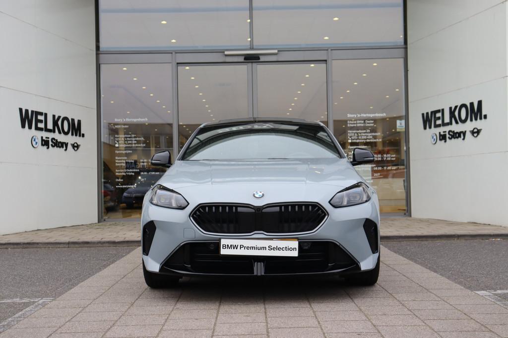 BMW 1 Serie 120 High Executive M Sport Automaat / Panoramada, Auto's, BMW, 156 pk, Met garantie (alle), Origineel Nederlands, Bedrijf