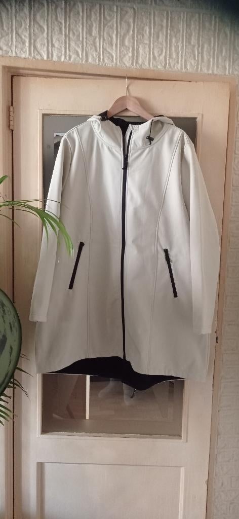 Softshell jas beige. Wind en waterafstotend., Kleding | Dames, Jassen | Zomer, Zo goed als nieuw, Maat 46/48 (XL) of groter, Beige