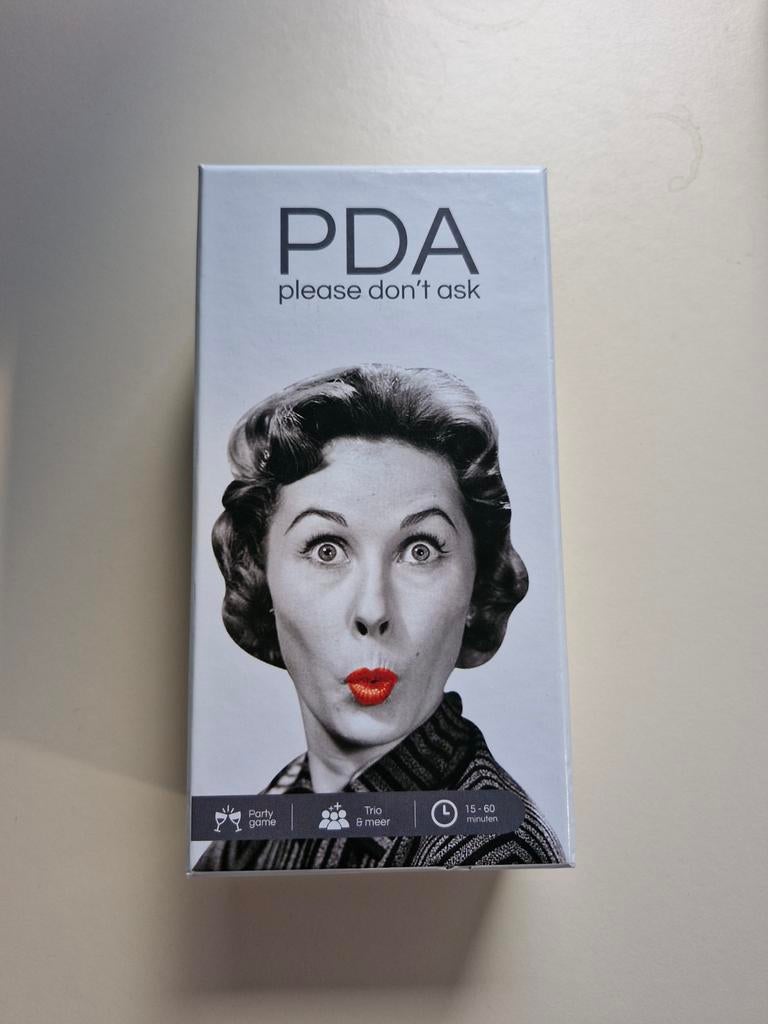 PDA: Please Don't Ask - Partygame, Hobby en Vrije tijd, Gezelschapsspellen | Bordspellen, Vijf spelers of meer, Ophalen of Verzenden
