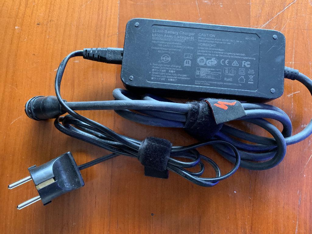 Li-ion Fiets batterij oplader, Fietsen en Brommers, Elektrische fietsen, Ophalen, Zo goed als nieuw, Gazelle