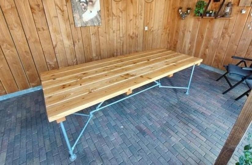 Robuuste houten tuintafel met metalen onderstel, Ophalen of Verzenden, Gebruikt, Rechthoekig, Hout