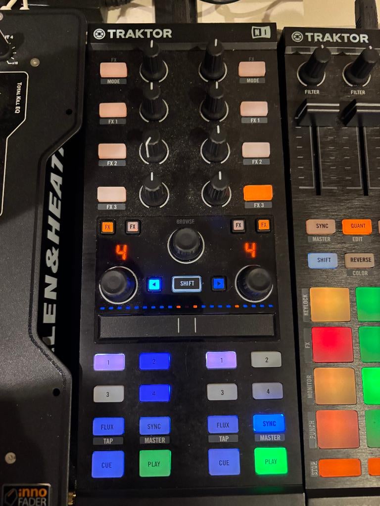 Traktor X1 en F1 Controllers, Muziek en Instrumenten, Dj-sets en Draaitafels, Ophalen of Verzenden, Gebruikt, Dj-set, Overige merken