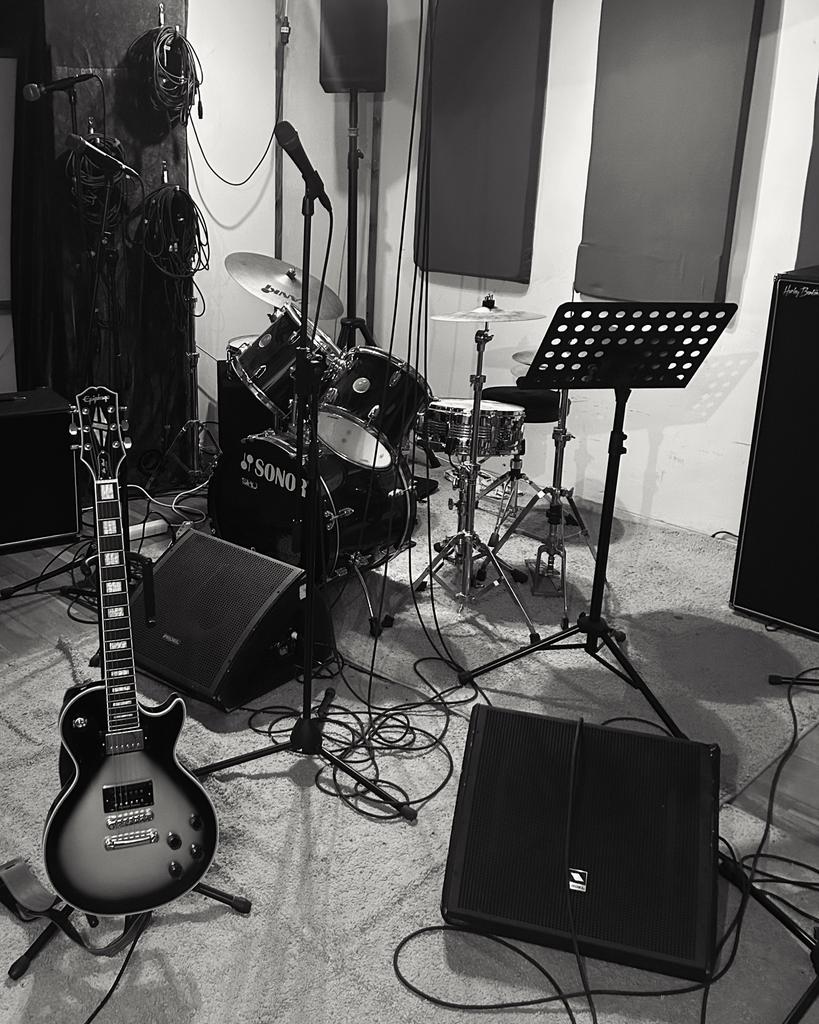 Bandleden gezocht!, Muziek en Instrumenten, Versterkers | Keyboard, Monitor en PA, Zo goed als nieuw, Minder dan 500 watt, Ophalen of Verzenden