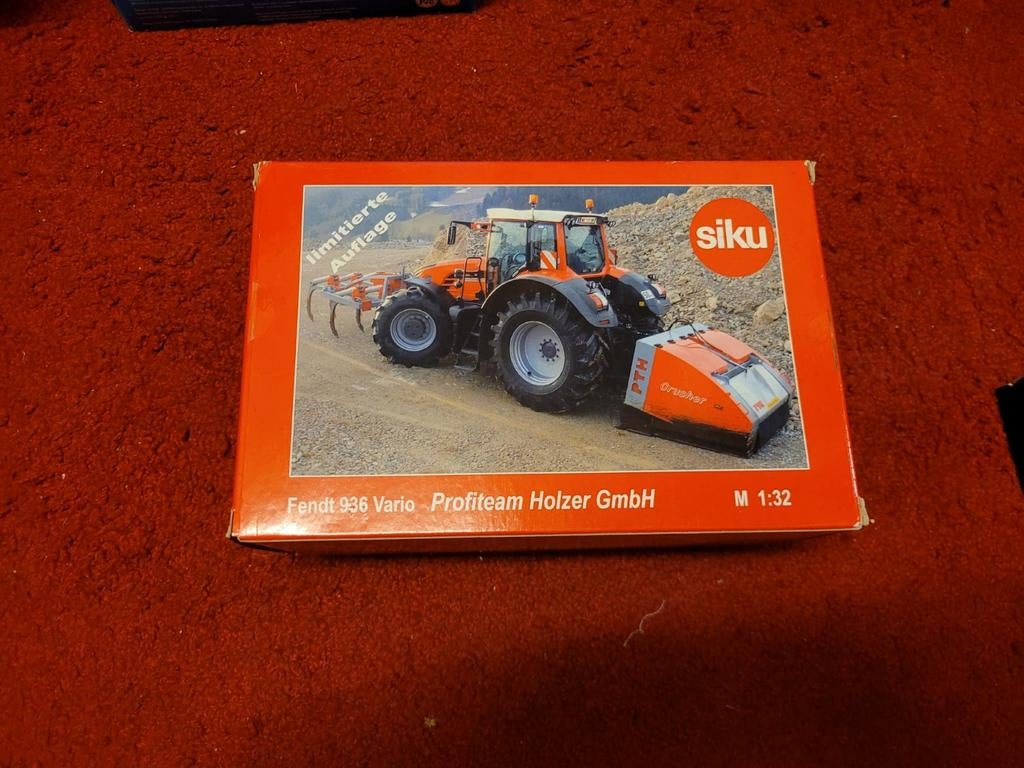 Siku Fendt 936 Profiteam Holzer GmbH, Ophalen of Verzenden, Zo goed als nieuw, Groter dan 1:32, Revell