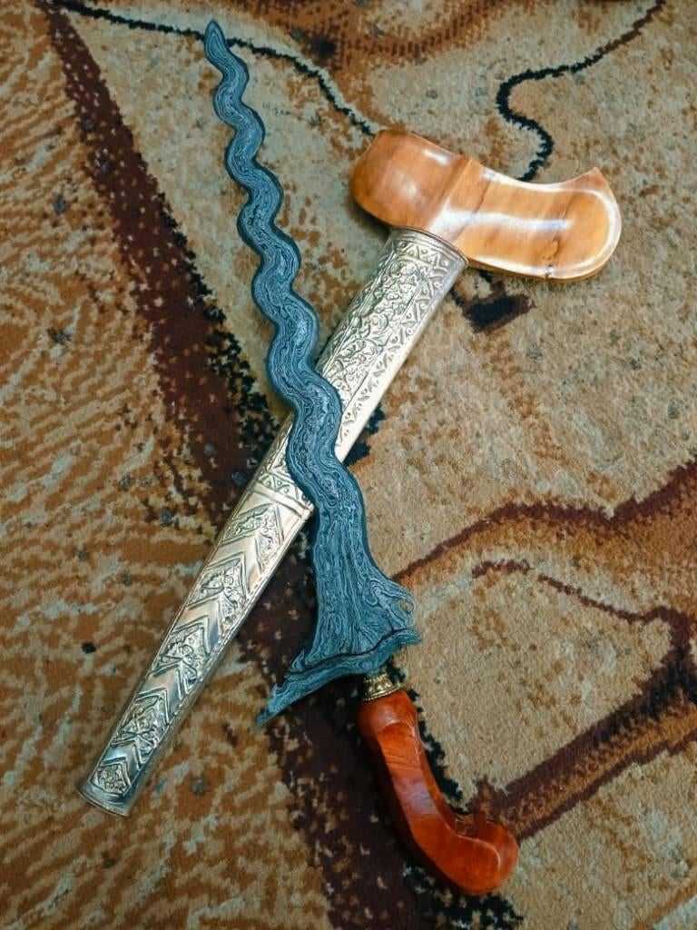 Antieke Keris Carang Buntal 15 Luk Pedaringan Kebak SVE38, Verzenden
