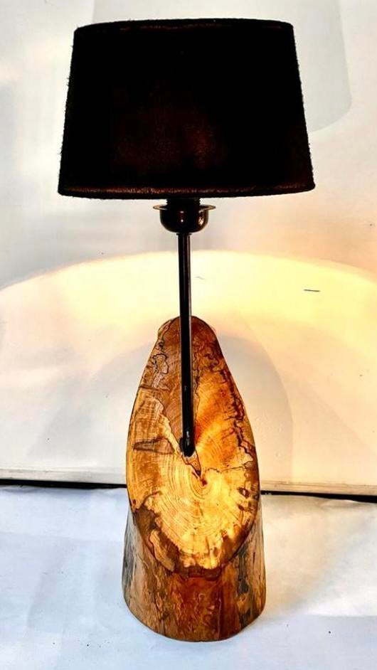 Mooi gelakte tafellamp van boomstam met knoest, Huis en Inrichting, Lampen | Tafellampen, 50 tot 75 cm, Nieuw, Ophalen of Verzenden