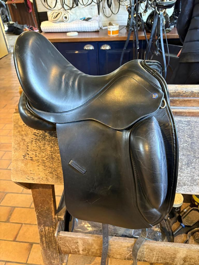 KM zadel 16,5 inch medium boom, Dieren en Toebehoren, Paarden en Pony's | Zadels, Ophalen of Verzenden, Zo goed als nieuw