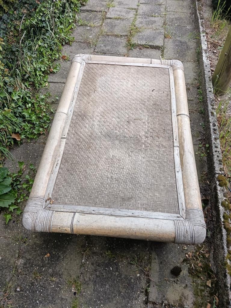 Bamboe salon tafel, Ophalen