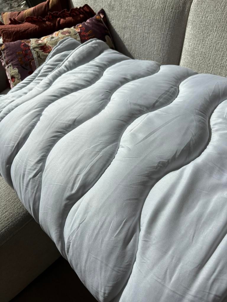 Nieuw dekbed 240x220 cm, Ophalen of Verzenden, Zo goed als nieuw, Tweepersoons
