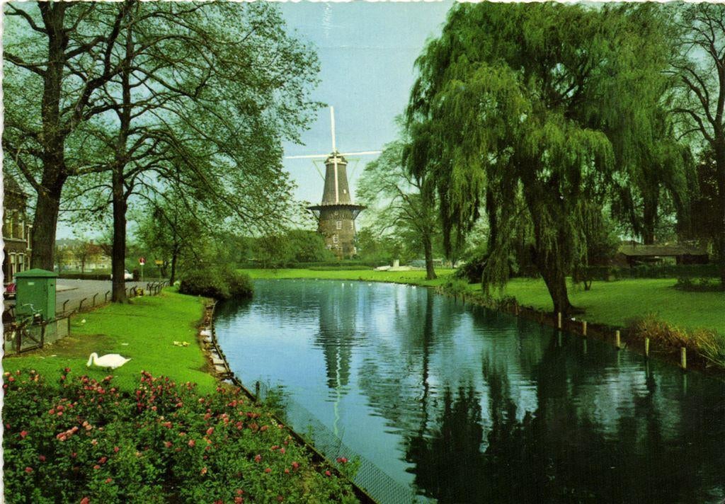 Leiden, Molen De Valk - 1966 gelopen, Verzamelen, Ansichtkaarten | Nederland, Ophalen of Verzenden, Voor 1920, Gelopen, Zuid-Holland