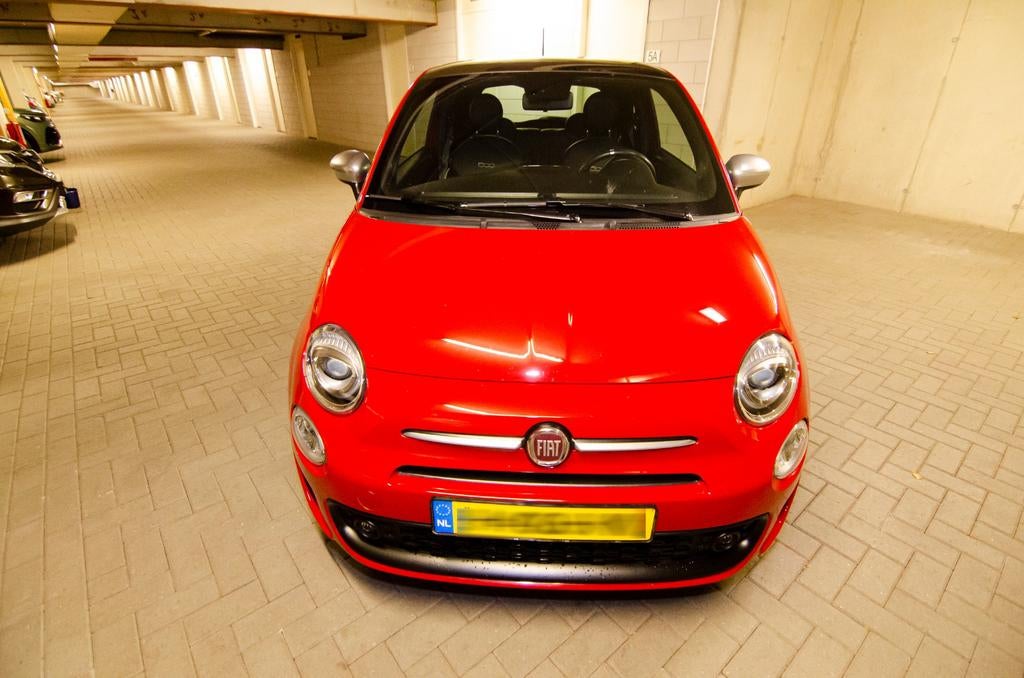 Fiat 500 1.0 70pk Rockstar Hybrid 2020 Rood, Voorwielaandrijving, 40 €/maand, Zwart, 4 stoelen