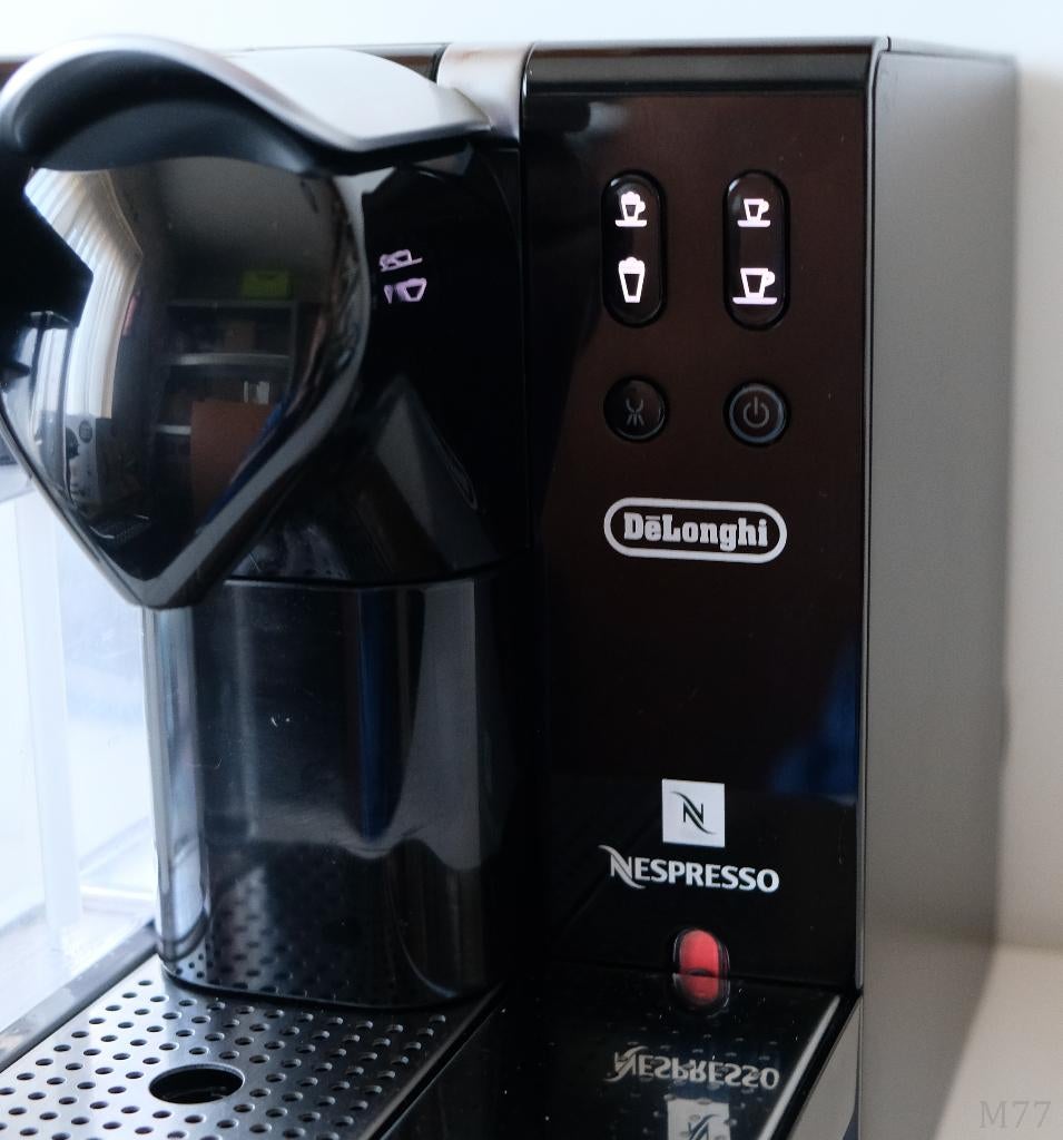 DeLonghi EN670 Lattissima Nespresso Machine, Ophalen of Verzenden, Gebruikt