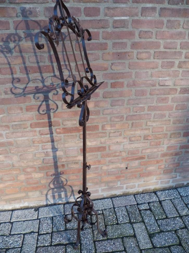 muziekstandaard smeedijzer donkerbruin menukaarthouder, Antiek en Kunst, Curiosa en Brocante, Ophalen of Verzenden