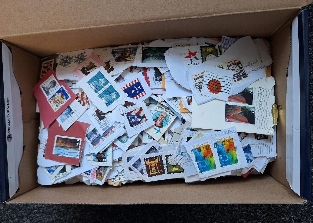 2 dozen met totaal 3198 gram onafgeweekte postzegels., Ophalen of Verzenden, Buitenland