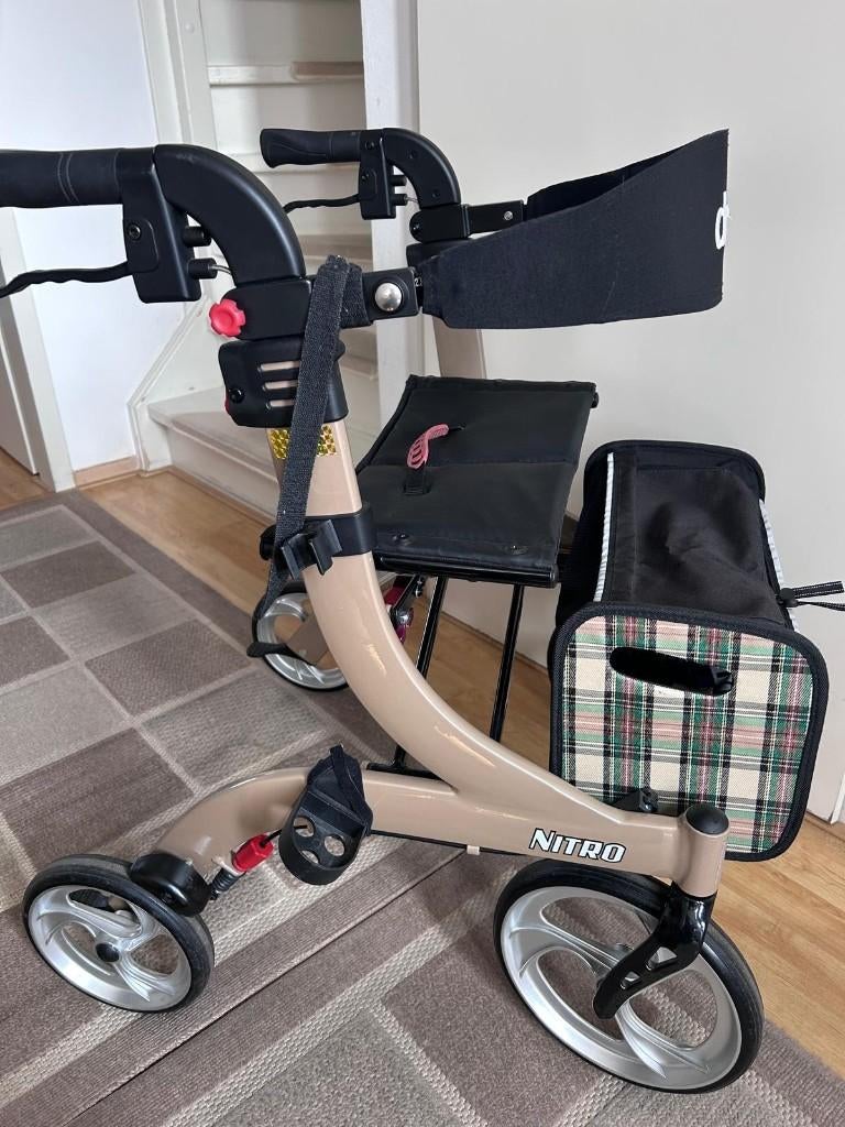 Rollator Nitro Champagne kleur maat S (gebruikt), Diversen, Rollators, Ophalen, Opvouwbaar, Gebruikt