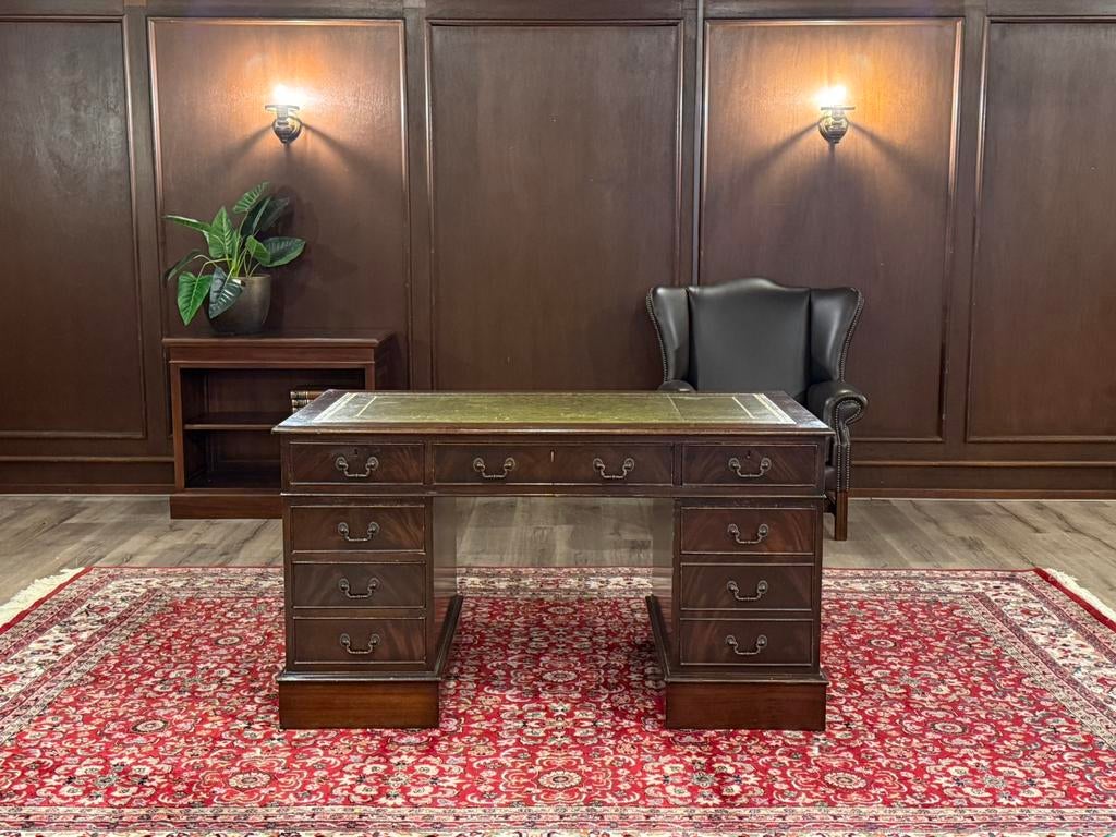 Klassiek Engels bureau #641, Huis en Inrichting, Ophalen of Verzenden, Zo goed als nieuw