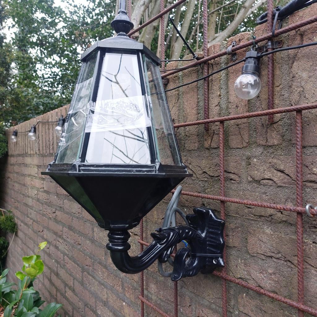 Mooie grote zwarte tuinlantaarn zwart zie omschrijving, Tuin en Terras, Buitenverlichting, Ophalen of Verzenden, Netvoeding, Wandlamp