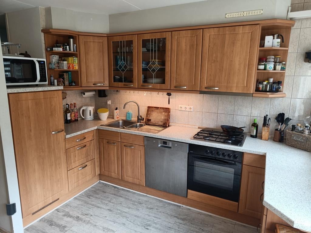 Gratis keuken met inbouwapparatuur, Ophalen, Gebruikt, U-keuken, Bruin