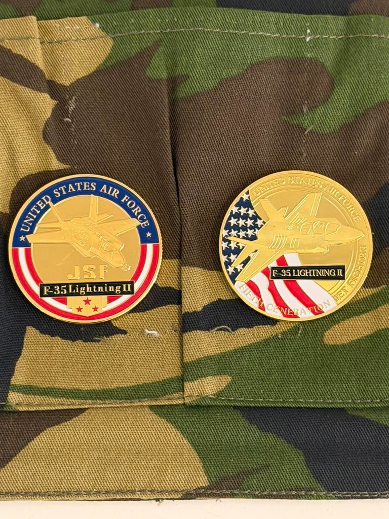 2x USAF Coin JSF F-35 lightning., Verzenden, Patch, Badge of Embleem
