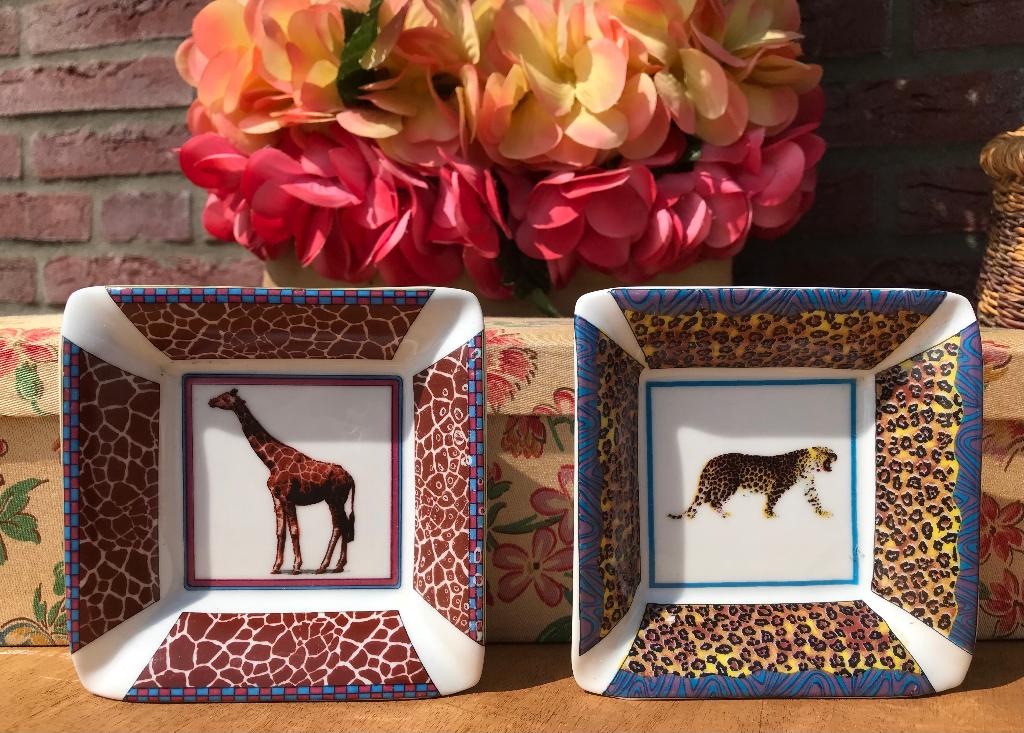 2 kleine schaaltjes - giraf - luipaard afbeelding - Vintage, Porselein of Keramiek, Schaal, Vierkant, Ophalen of Verzenden