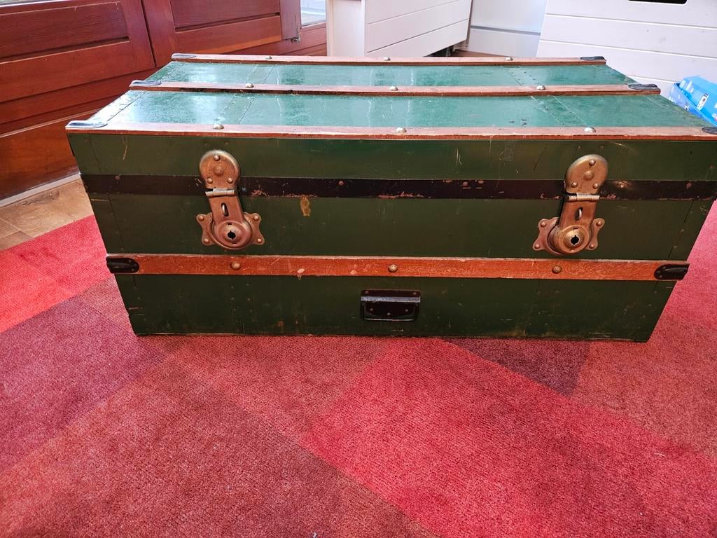 Hutkoffer, groen, met metaal beslagen en houten strips, Huis en Inrichting, Woonaccessoires | Kisten, Ophalen, Minder dan 50 cm