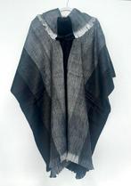 Mooie, zachte alpaca wol poncho uit Ecuador NIEUW!, Kleding | Dames, Truien en Vesten, Ophalen of Verzenden, Nieuw, Maat 38/40 (M)