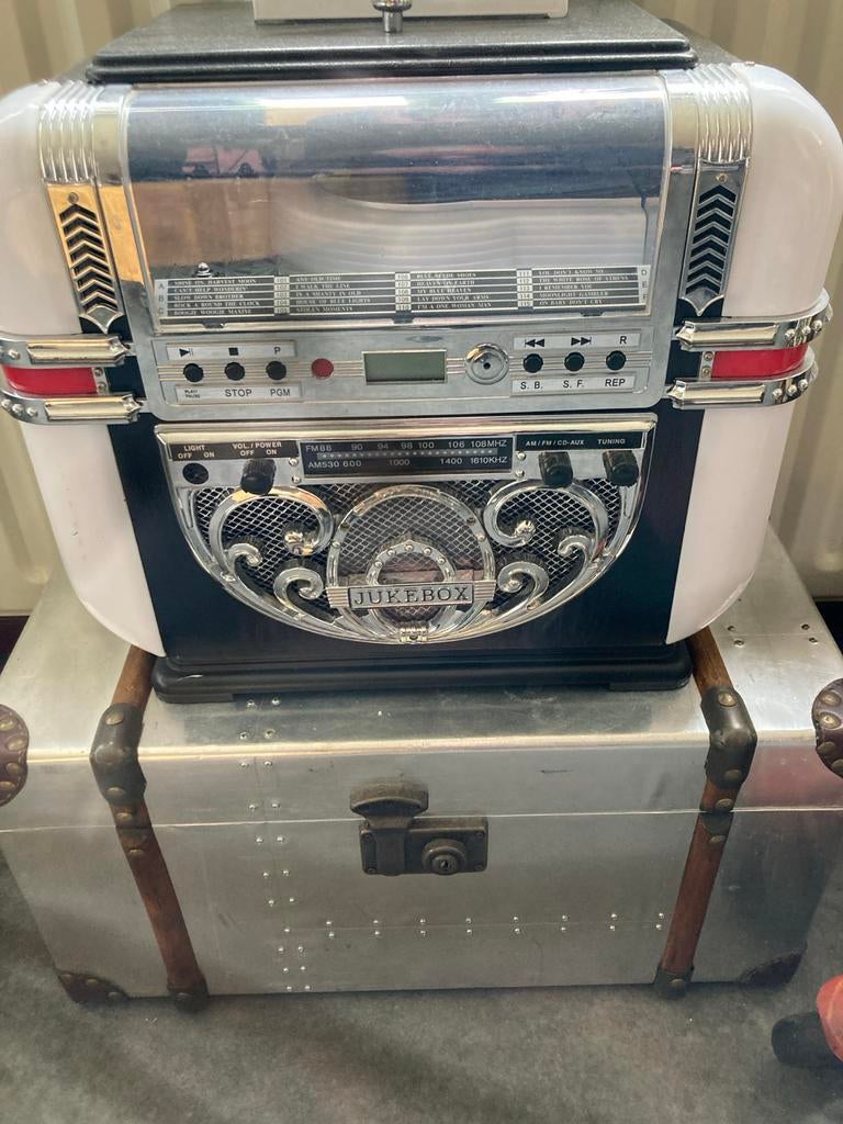 Jukebox met CD-speler en radio met sfeerverlichting, Verzamelen, Automaten | Jukeboxen, Ophalen of Verzenden, Gebruikt, 1970 tot heden