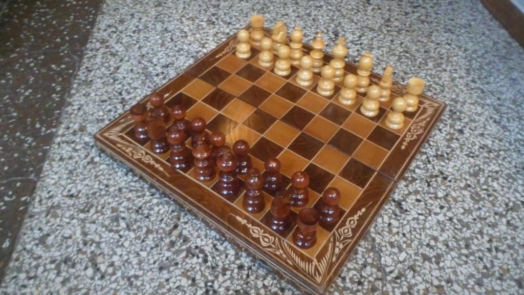 Mooie houten schaakkist schaakbord en schaakstukken, Een of twee spelers, Ophalen of Verzenden, Gebruikt