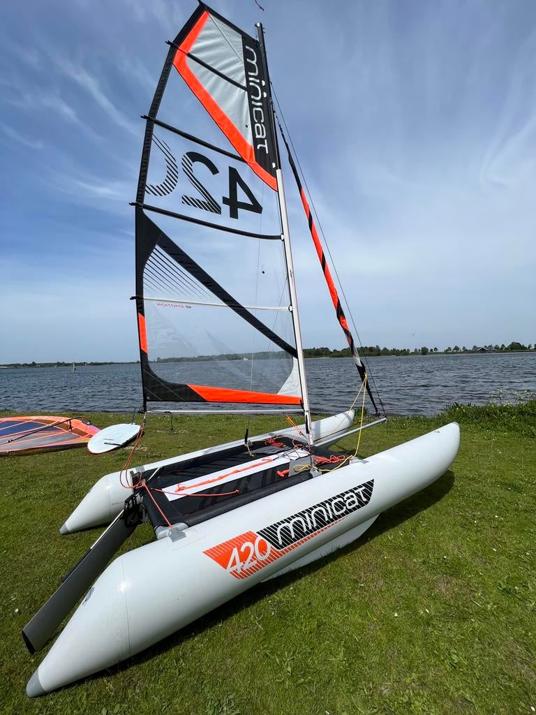 Minicat 420 emotion - opblaas catamaran zeilboot, Watersport en Boten, Windsurfen, Ophalen, Met draagtas, 7 m² of meer, Zo goed als nieuw
