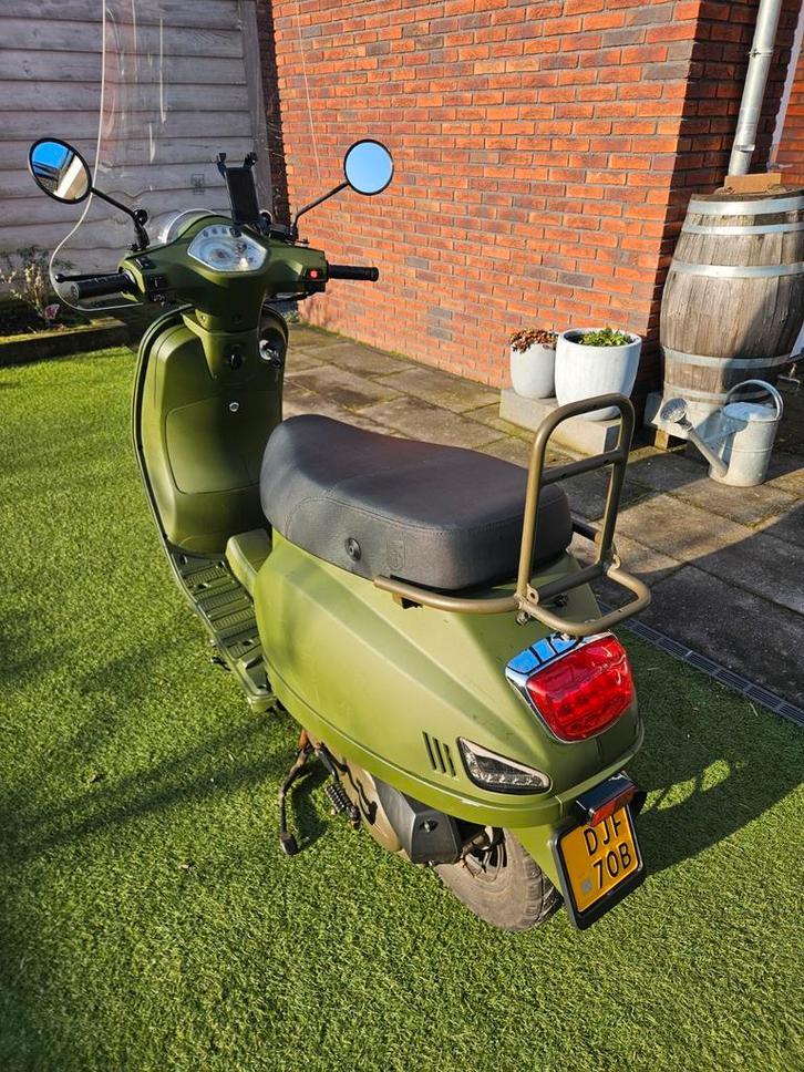 Riya scooter - Legergroen, Fietsen en Brommers, Snorfietsen en Snorscooters, Ophalen of Verzenden