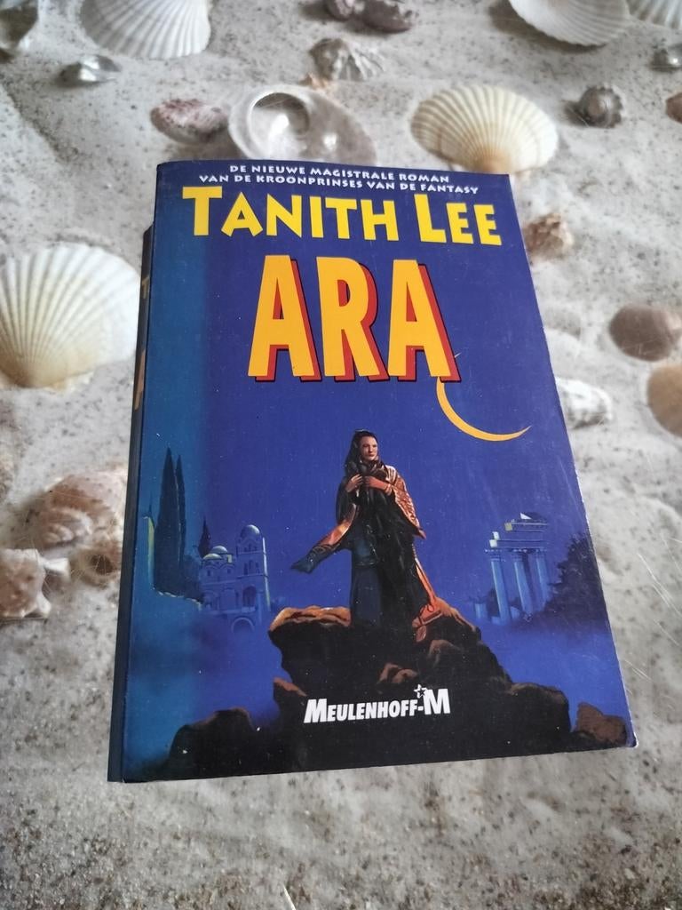 Tanith Lee - Ara, Ophalen of Verzenden, Gelezen, Lee