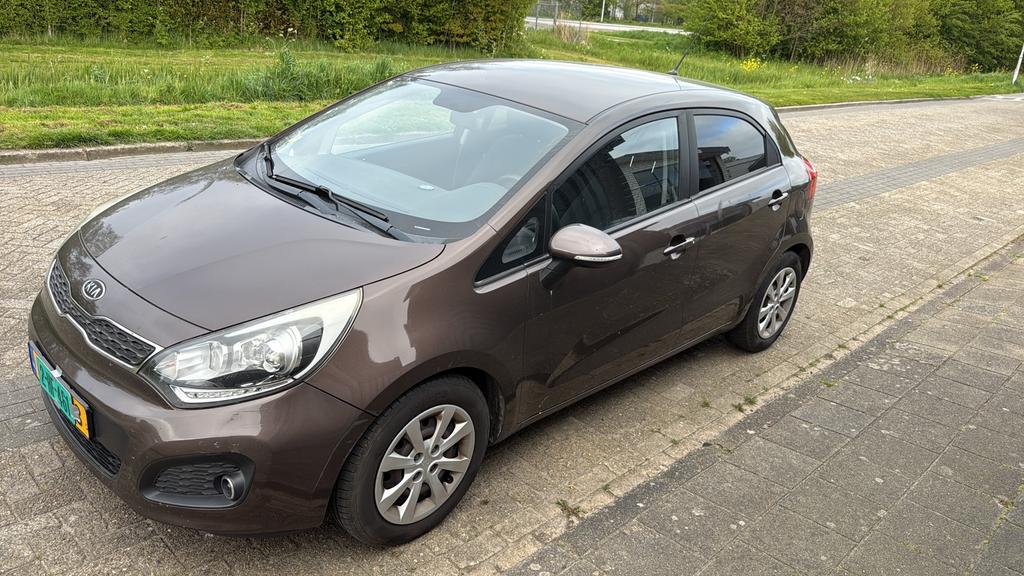 Kia Rio 1.2 I 5DRS Clima trekhaak, 40 €/maand, Zwart, 4 cilinders, Bruin