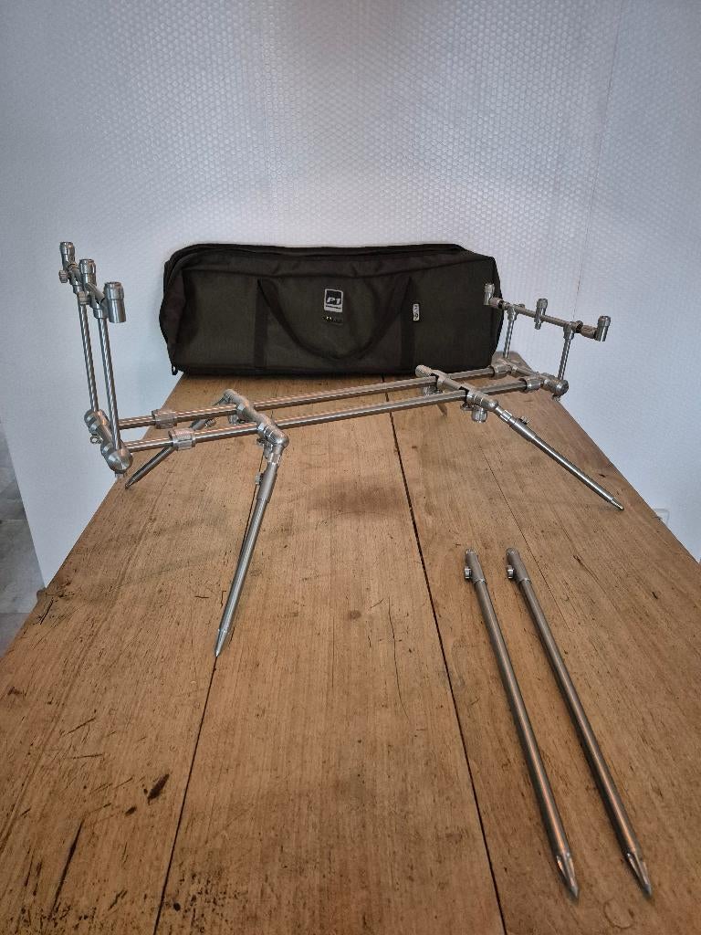 Solar universal rodpod+3 buzzerbars, Watersport en Boten, Hengelsport | Karpervissen, Ophalen, Zo goed als nieuw, Overige typen