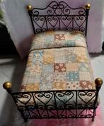 Mooi poppenhuis  ijzeren bed 1:12, Ophalen of Verzenden, Zo goed als nieuw, Poppenhuis