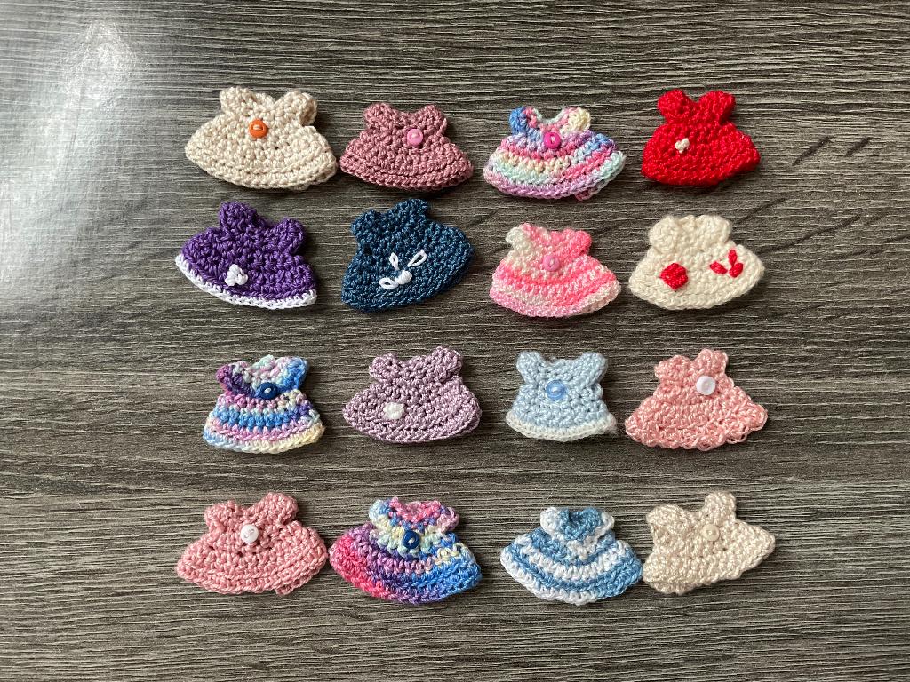 Gehaakte mini jurkjes voor pop en beertjes tot 4 cm, Verzenden, Nieuw, Kleertjes