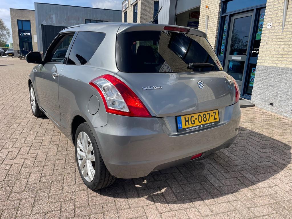 Suzuki Swift 1.2 Exclusive- navi- bluetooth- NL auto, Voorwielaandrijving, Gebruikt, 4 cilinders, 400 kg