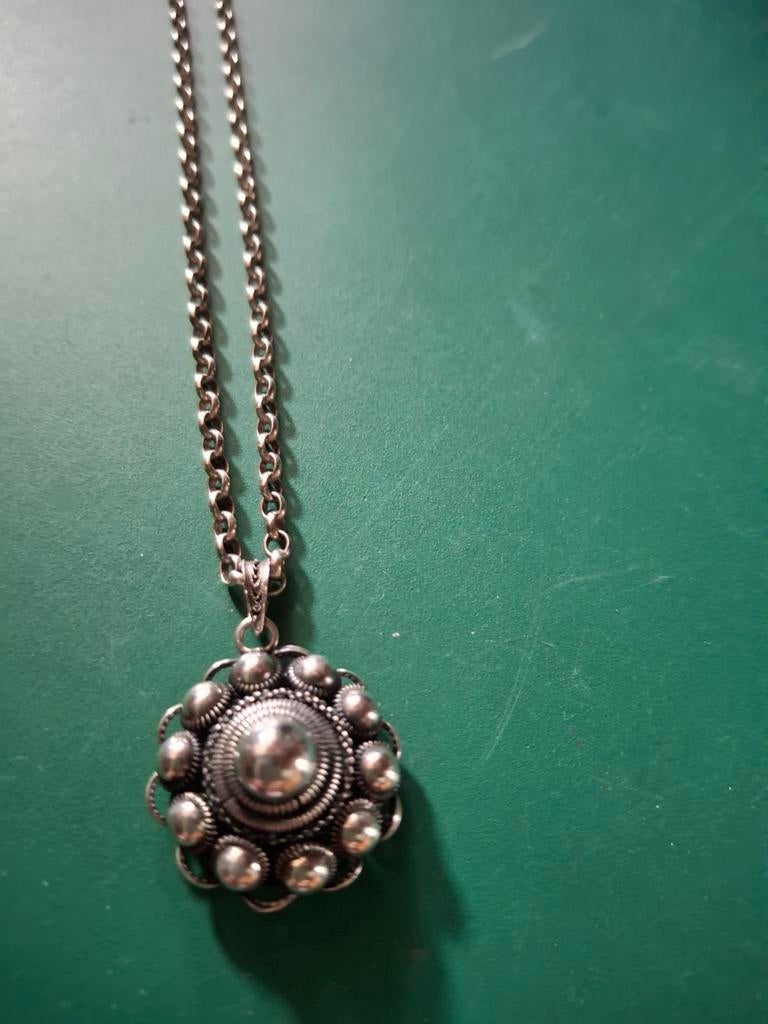 Zilveren ketting met hanger  Zeeuwse knop, Ophalen of Verzenden