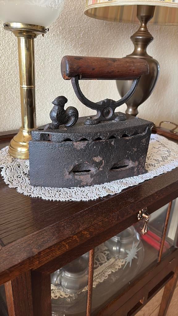 Antiek kolen strijkijzer, Ophalen