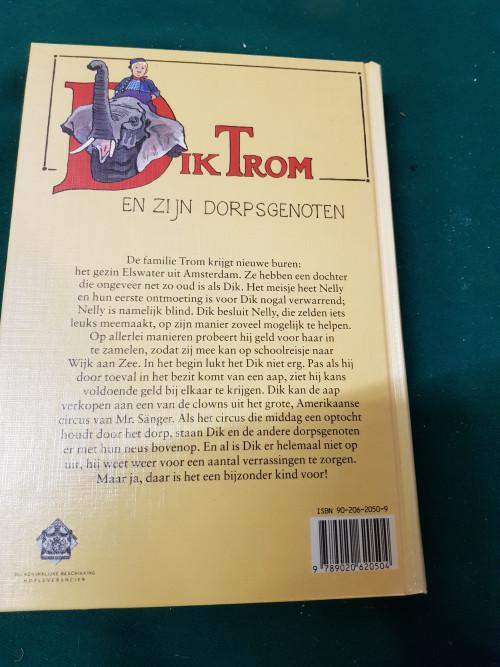 boek dik trom en zijn dorpsgenoten, Boeken, Ophalen of Verzenden