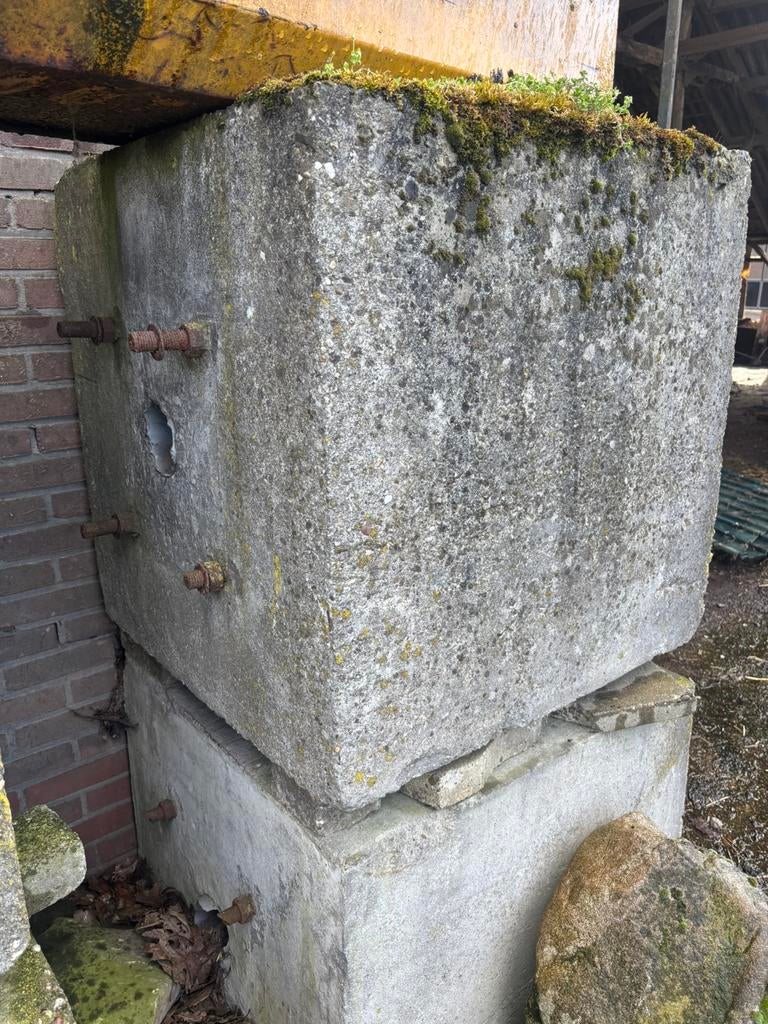 Prefab beton poeren, Ophalen, Zo goed als nieuw