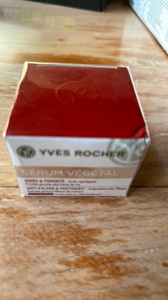 Yves Rocher Serum Végétal Anti-Rimpel Serum, Ophalen of Verzenden, Nieuw, Gehele gezicht, Verzorging